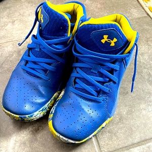 EUC Youth Under armour basketball shoes 6.5Y